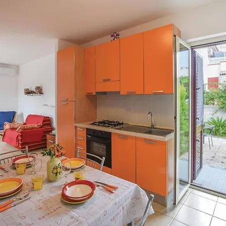 Awesome In W/ Outdoor Swimming Pool And 2 Bedrooms