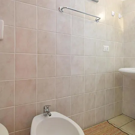 Awesome In W/ Outdoor Swimming Pool And 2 Bedrooms Holiday home Isca sullo Ionio