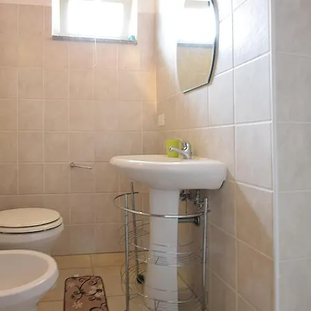 Awesome In W/ Outdoor Swimming Pool And 2 Bedrooms *